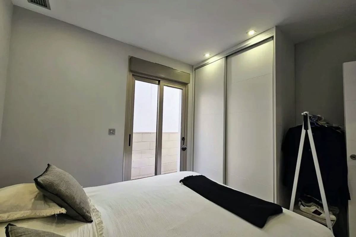 Chalet de 3 habitaciones en Villamartin en venta con piscina garaje - 369.950 € (Ref: 8929088)