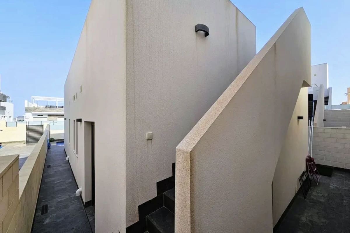 Chalet de 3 habitaciones en Villamartin en venta con piscina garaje - 369.950 € (Ref: 8929088)