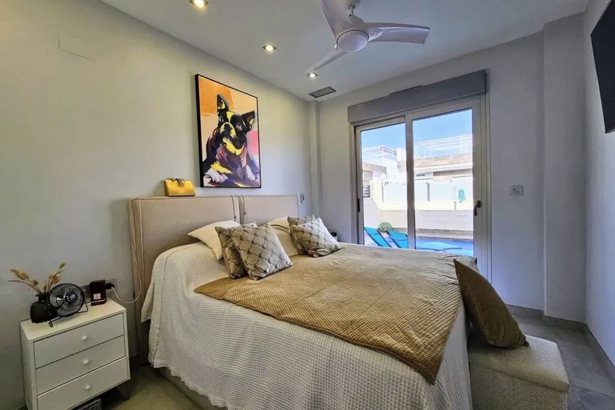 Chalet de 3 habitaciones en Villamartin en venta con piscina garaje - 369.950 € (Ref: 8929088)