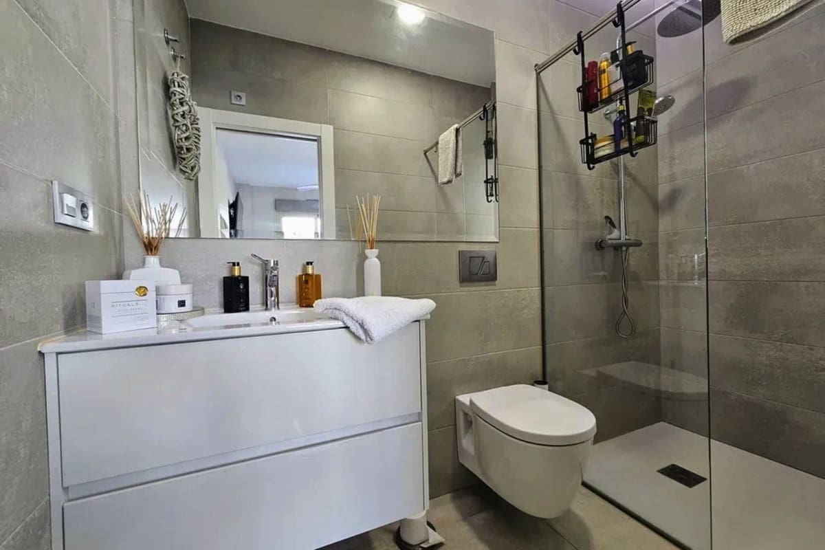 Chalet de 3 habitaciones en Villamartin en venta con piscina garaje - 369.950 € (Ref: 8929088)