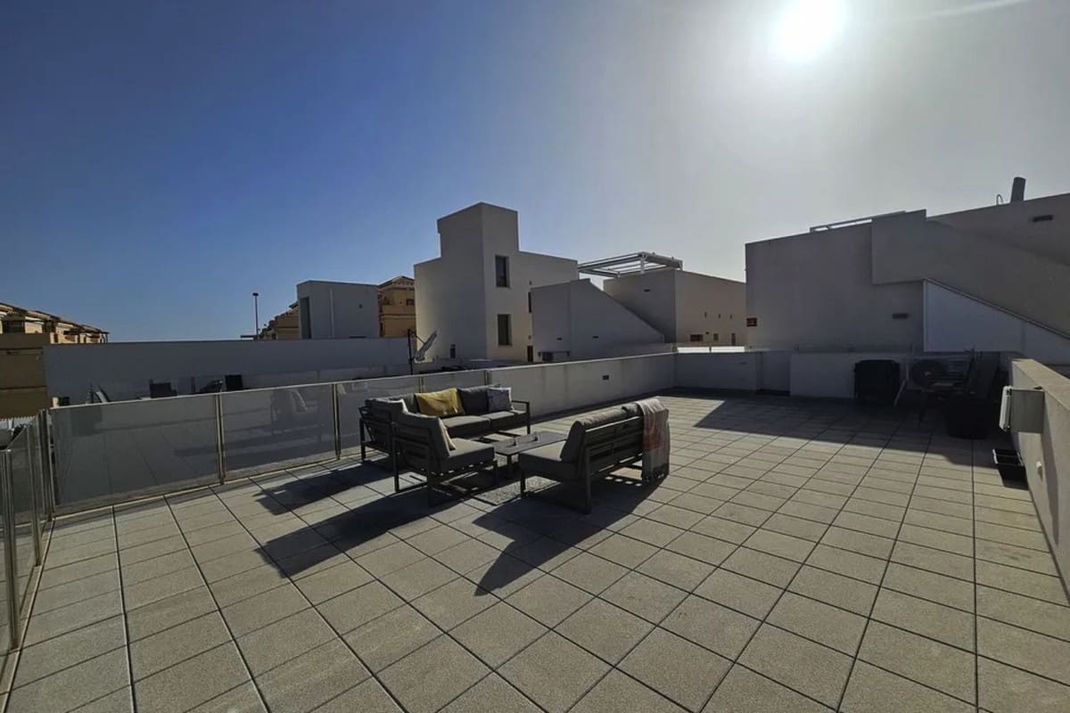 Chalet de 3 habitaciones en Villamartin en venta con piscina garaje - 369.950 € (Ref: 8929088)