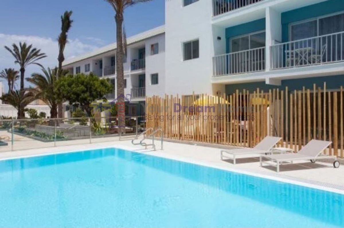 1 slaapkamer Appartement te koop in Corralejo met zwembad - € 260.000 (Ref: 8930391)