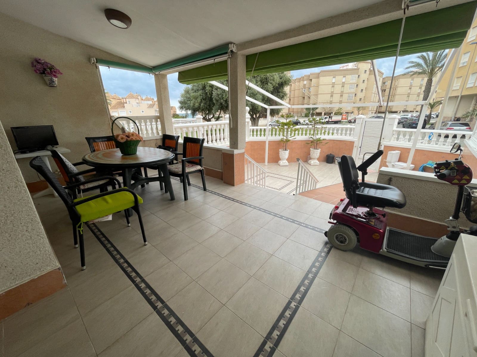5 soveværelse Byhus til salg i Guardamar del Segura med swimmingpool garage - € 435.000 (Ref: 8937216)