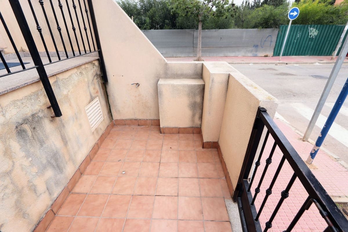 3 sypialnia Dom blizniak na sprzedaż w Los Alcazares z garażem - 167 000 € (Ref: 8937224)