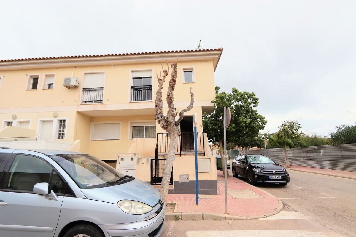 3 sypialnia Dom blizniak na sprzedaż w Los Alcazares z garażem - 167 000 € (Ref: 8937224)