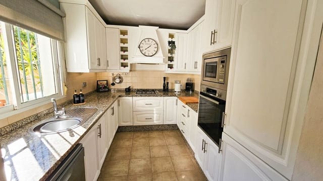 3 makuuhuone Huvila myytävänä paikassa Valle Romano Golf, Estepona - 675 000 € (Ref: 8941372)