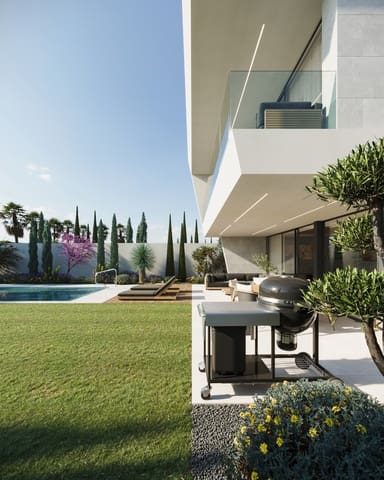 Chalet de 4 habitaciones en Nueva Alcántara, Marbella en venta con piscina - 2.990.000 € (Ref: 8943925)