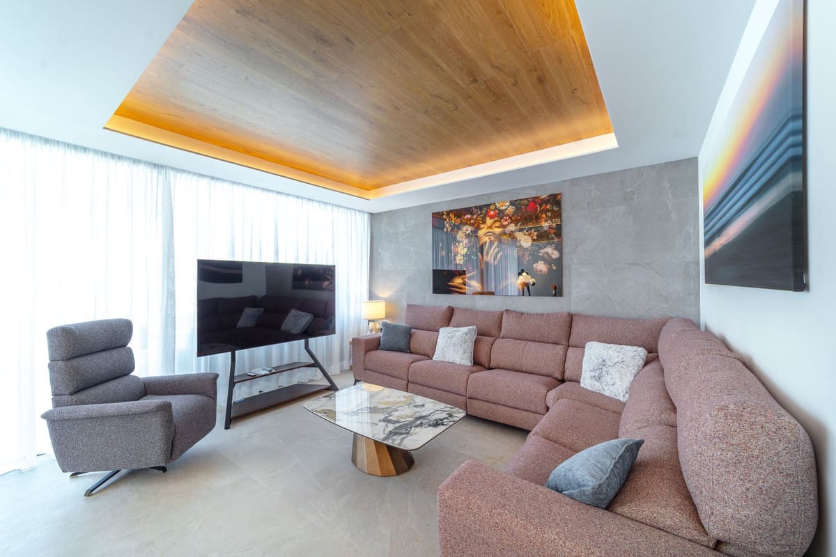 4 bedroom Villa for sale in San Pedro de Alcantara with pool - € 2,695,000 (Ref: 8943925)