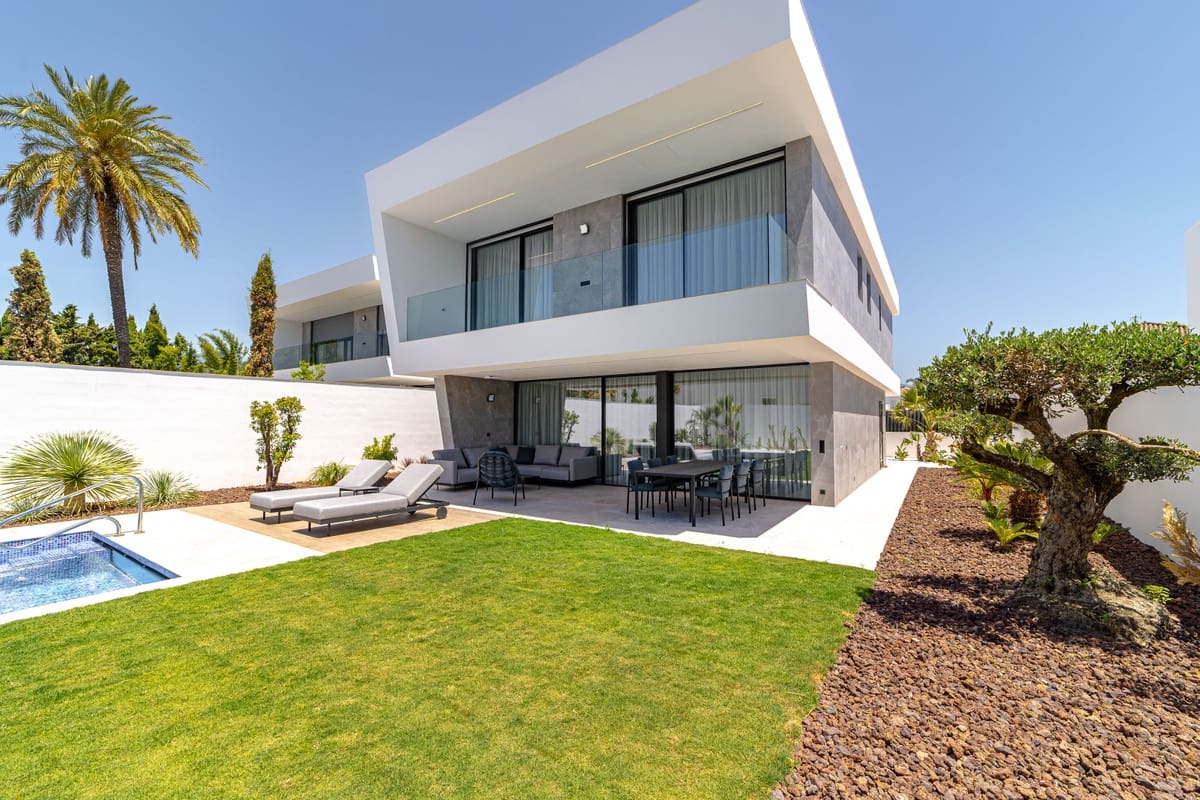 4 makuuhuone Huvila myytävänä paikassa San Pedro de Alcantara mukana uima-altaan - 2 695 000 € (Ref: 8943925)