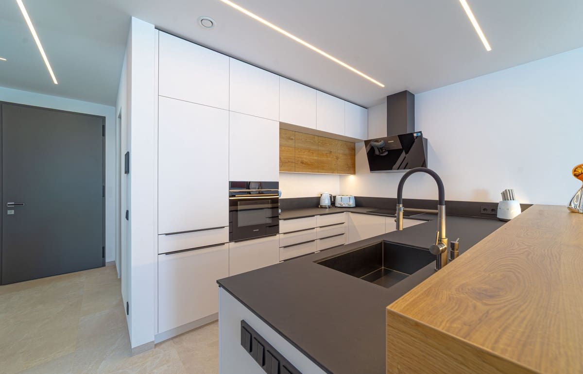 4 makuuhuone Huvila myytävänä paikassa San Pedro de Alcantara mukana uima-altaan - 2 695 000 € (Ref: 8943925)