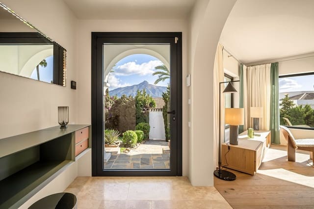 4 quarto Moradia para venda em Los Naranjos, Marbella com piscina - 2 995 000 € (Ref: 8948900)