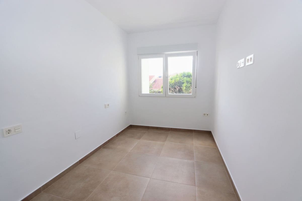 3 soverom Villa til salgs i Pilar de la Horadada med svømmebasseng garasje - € 265 000 (Ref: 8954559)