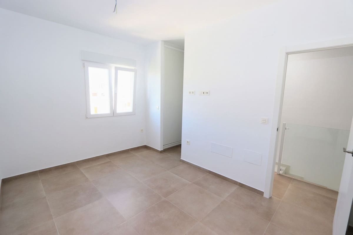 3 bedroom Villa for sale in Pilar de la Horadada with pool garage - € 265,000 (Ref: 8954559)