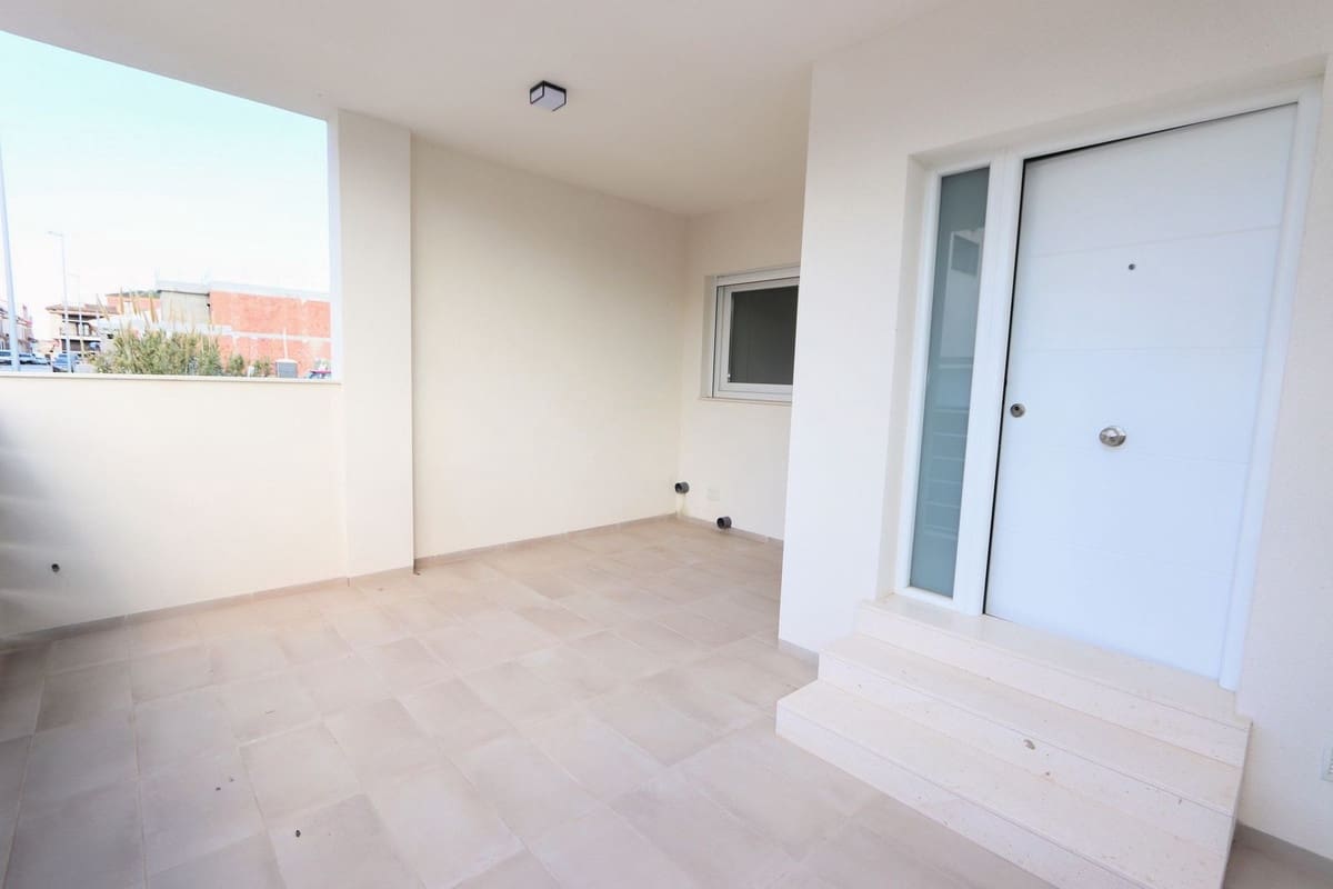 3 bedroom Villa for sale in Pilar de la Horadada with pool garage - € 265,000 (Ref: 8954559)