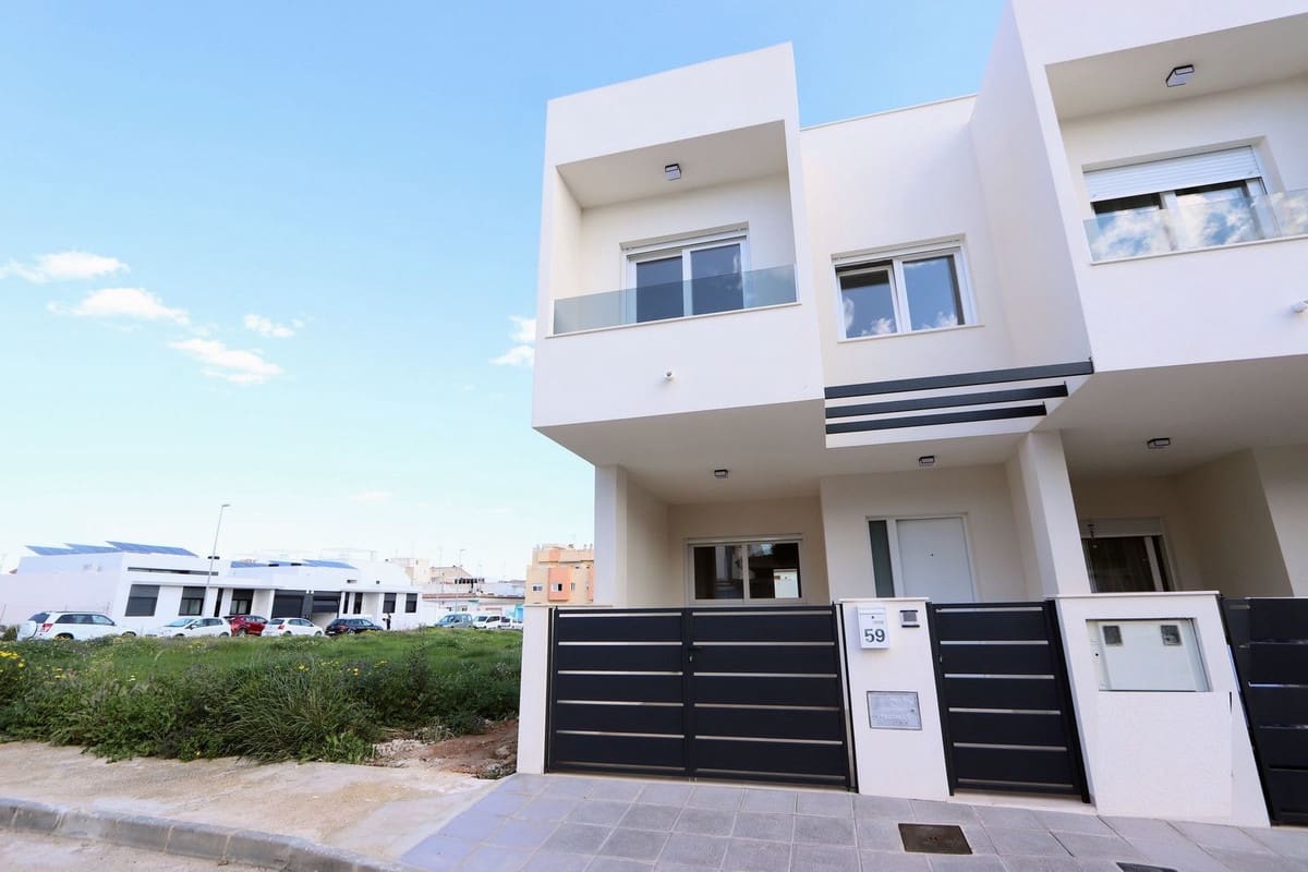 3 bedroom Villa for sale in Pilar de la Horadada with pool garage - € 265,000 (Ref: 8954559)