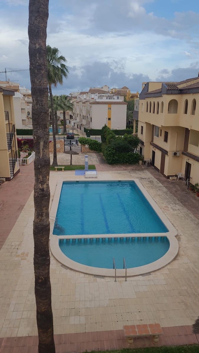 2 chambre Appartement à vendre à Torrevieja avec piscine - 149 000 € (Ref: 8957110)