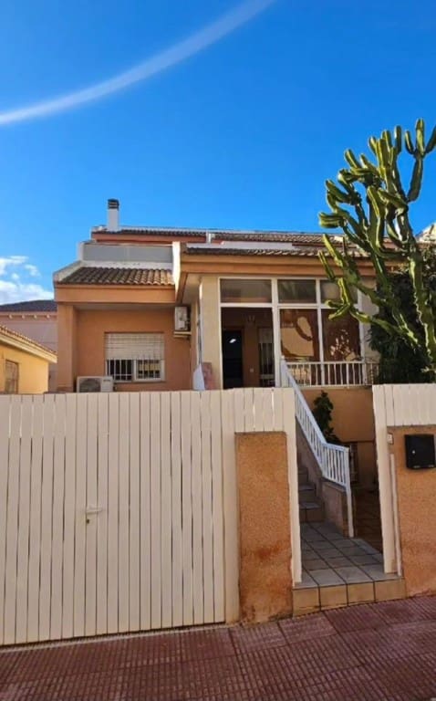 5 quarto Casa em Banda para venda em Los Alcazares - 190 000 € (Ref: 8960175)