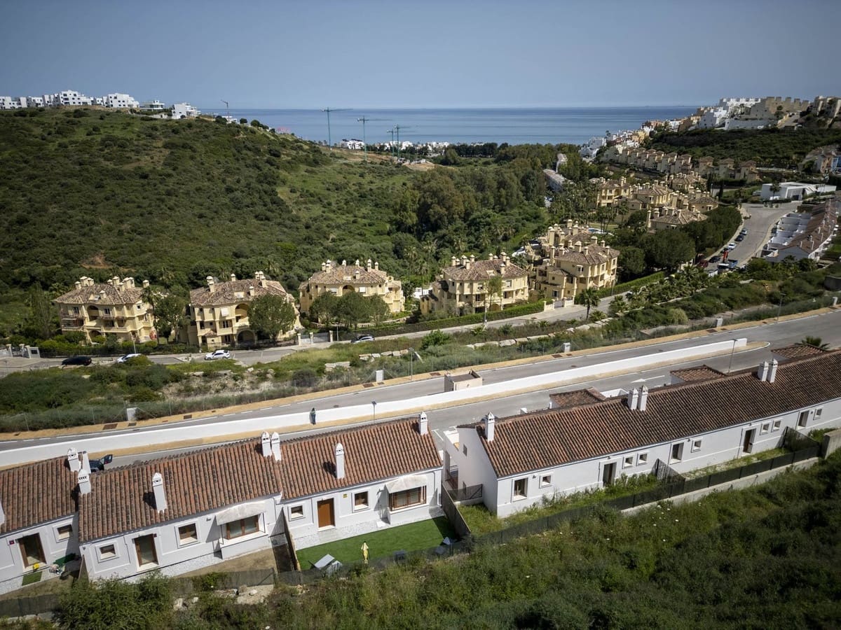Casa de 3 habitaciones en Bahia de Casares en venta con piscina - 430.000 € (Ref: 8962385)