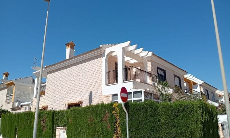 4 soverom Villa til salgs i Pilar de la Horadada med garasje - € 295 000 (Ref: 8968328)