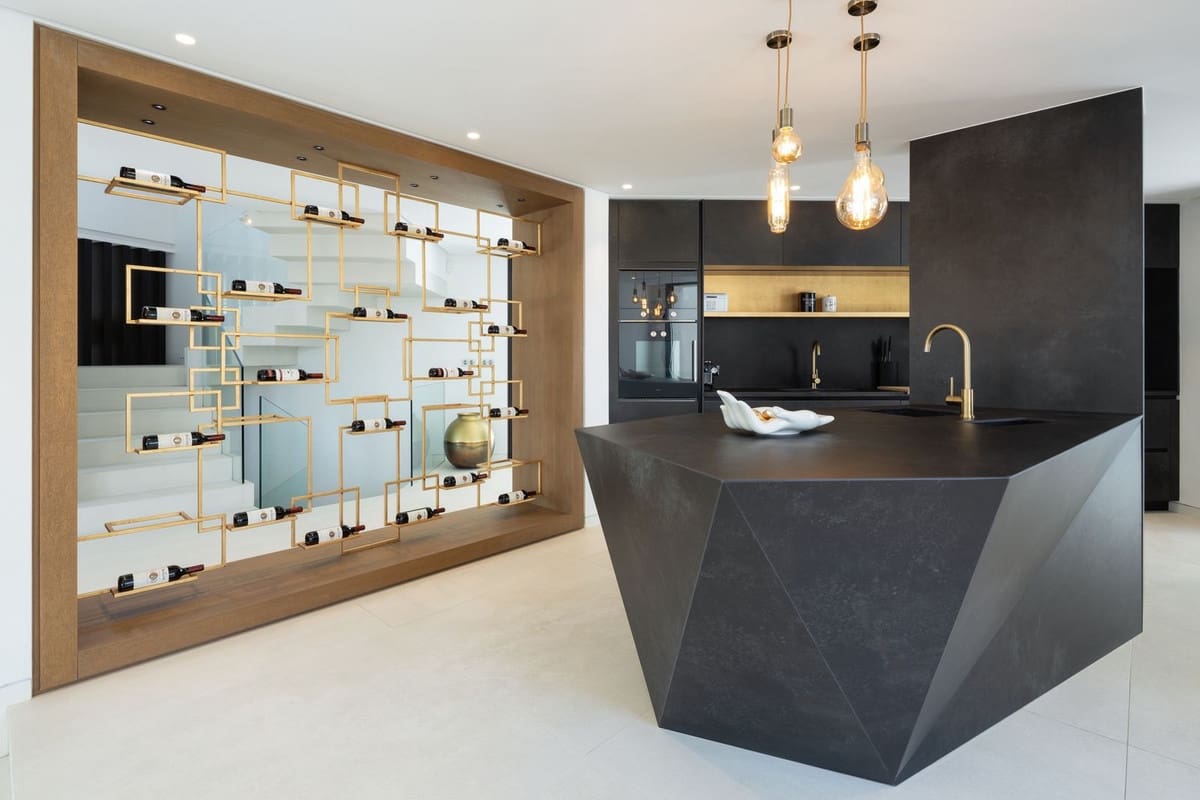 5 bedroom Villa for sale in Benahavis with pool garage - € 5,195,000 (Ref: 8972498)