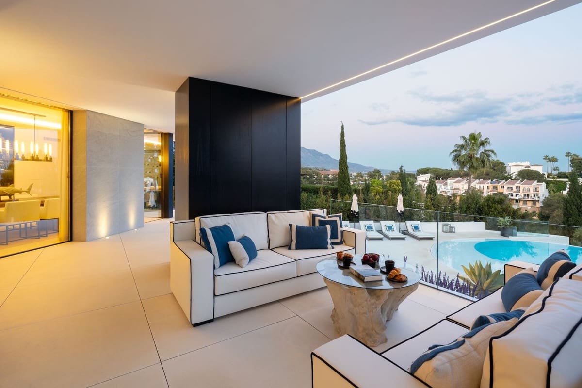 5 bedroom Villa for sale in Benahavis with pool garage - € 5,195,000 (Ref: 8972498)