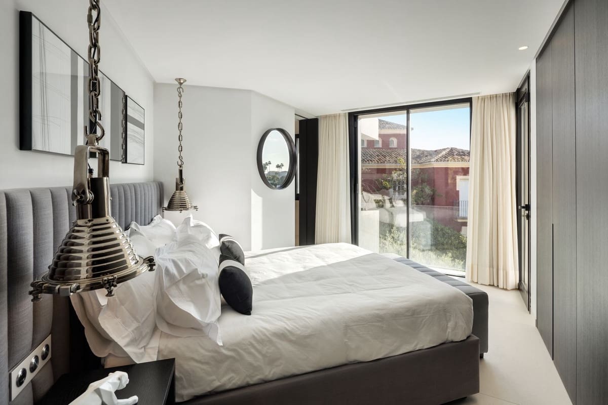 5 bedroom Villa for sale in Benahavis with pool garage - € 5,195,000 (Ref: 8972498)
