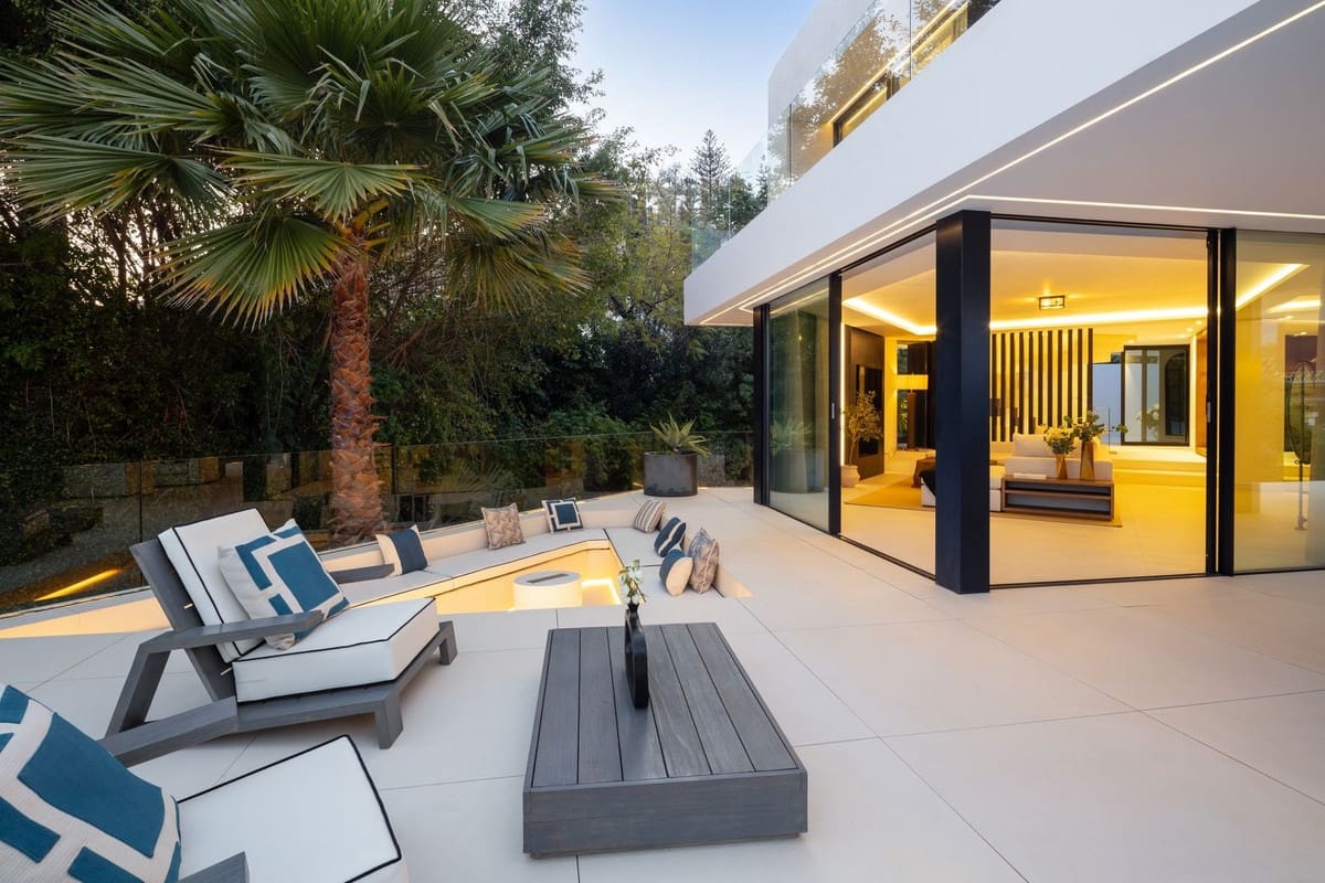5 bedroom Villa for sale in Benahavis with pool garage - € 5,195,000 (Ref: 8972498)