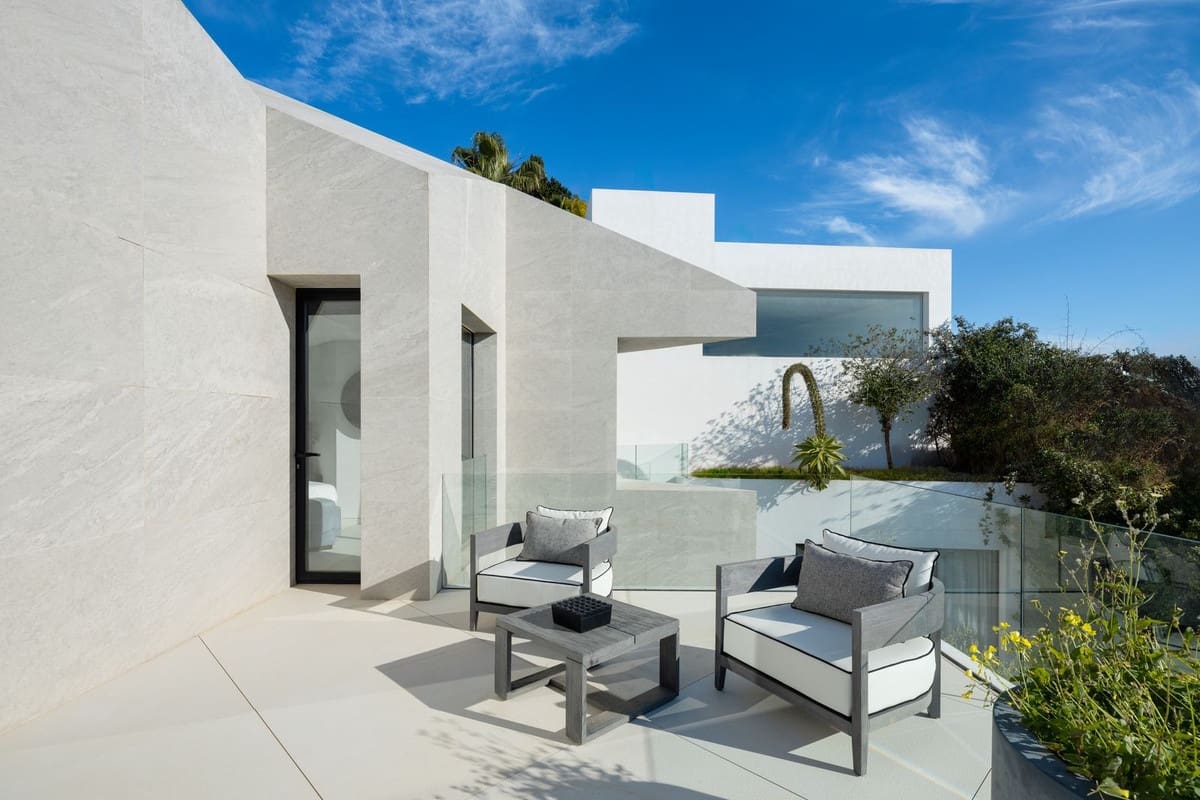 5 bedroom Villa for sale in Benahavis with pool garage - € 5,195,000 (Ref: 8972498)