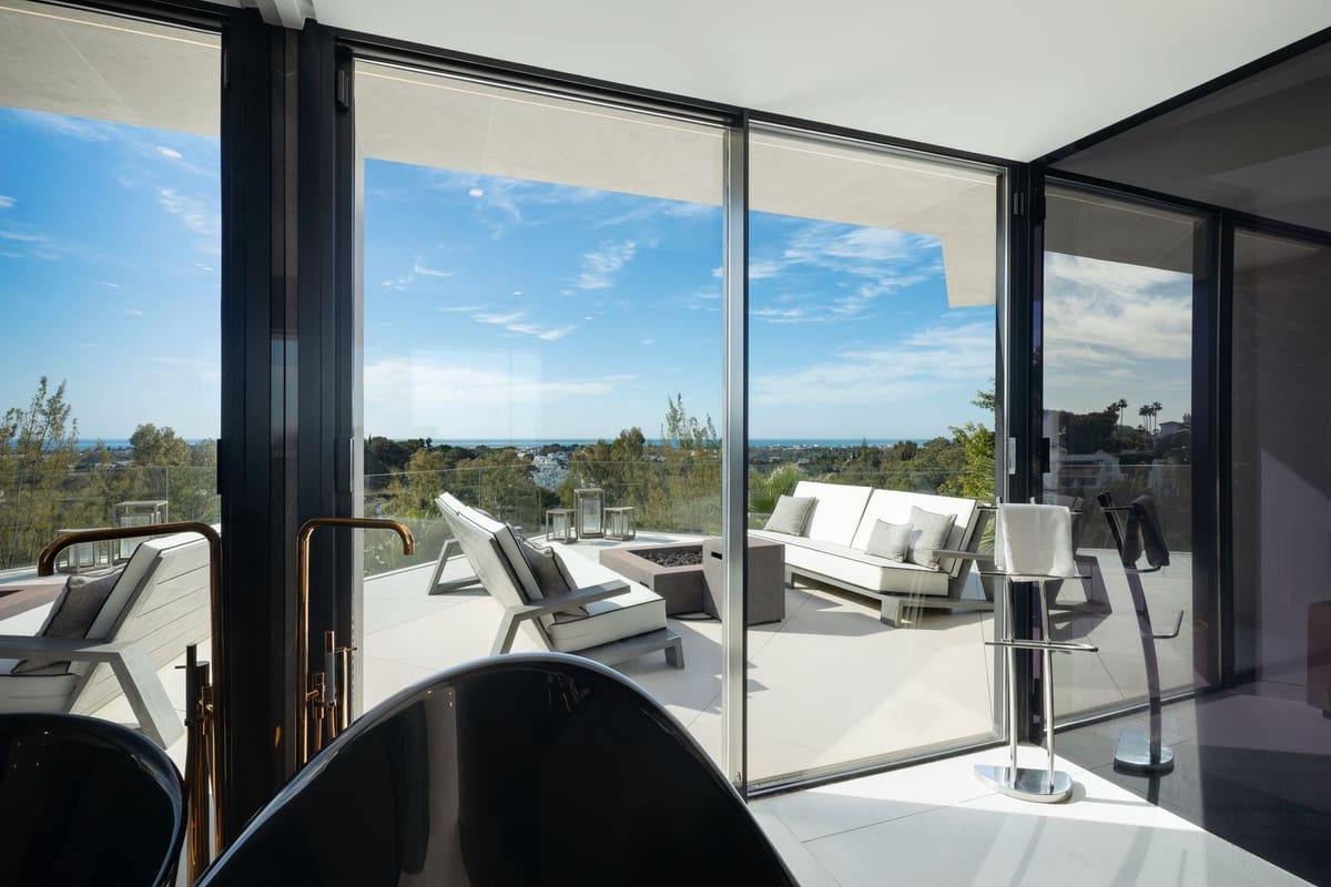 5 bedroom Villa for sale in Benahavis with pool garage - € 5,195,000 (Ref: 8972498)