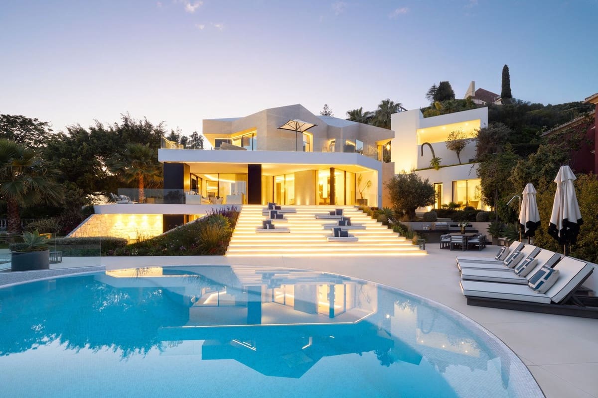 5 bedroom Villa for sale in Benahavis with pool garage - € 5,195,000 (Ref: 8972498)