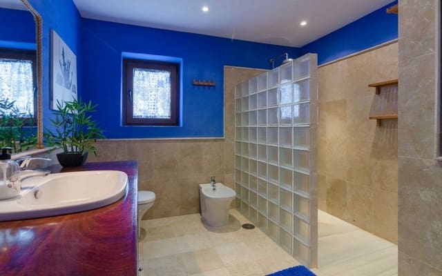 4 sovrum Kommersiell till salu i Zona Calvario, Estepona med pool - 795 000 € (Ref: 8979179)