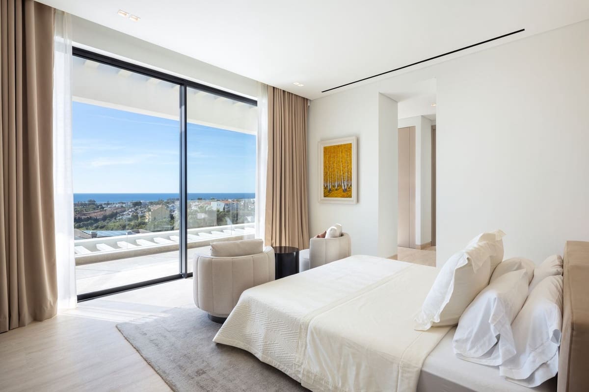 6 bedroom Villa for sale in Benahavis with pool - € 5,750,000 (Ref: 8979180)