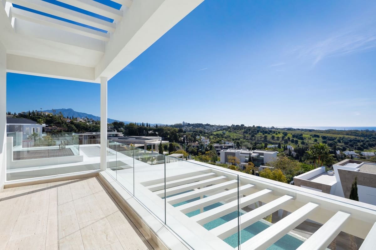 6 bedroom Villa for sale in Benahavis with pool - € 5,750,000 (Ref: 8979180)