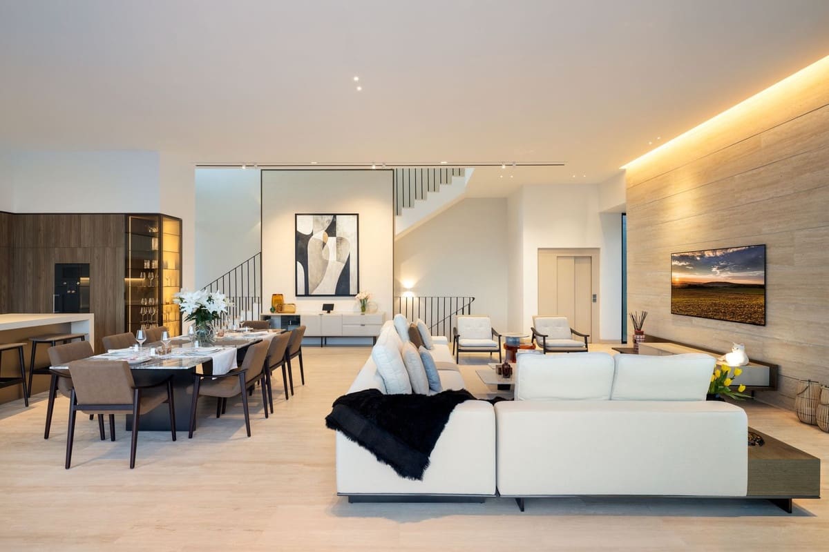 6 bedroom Villa for sale in Benahavis with pool - € 5,750,000 (Ref: 8979180)
