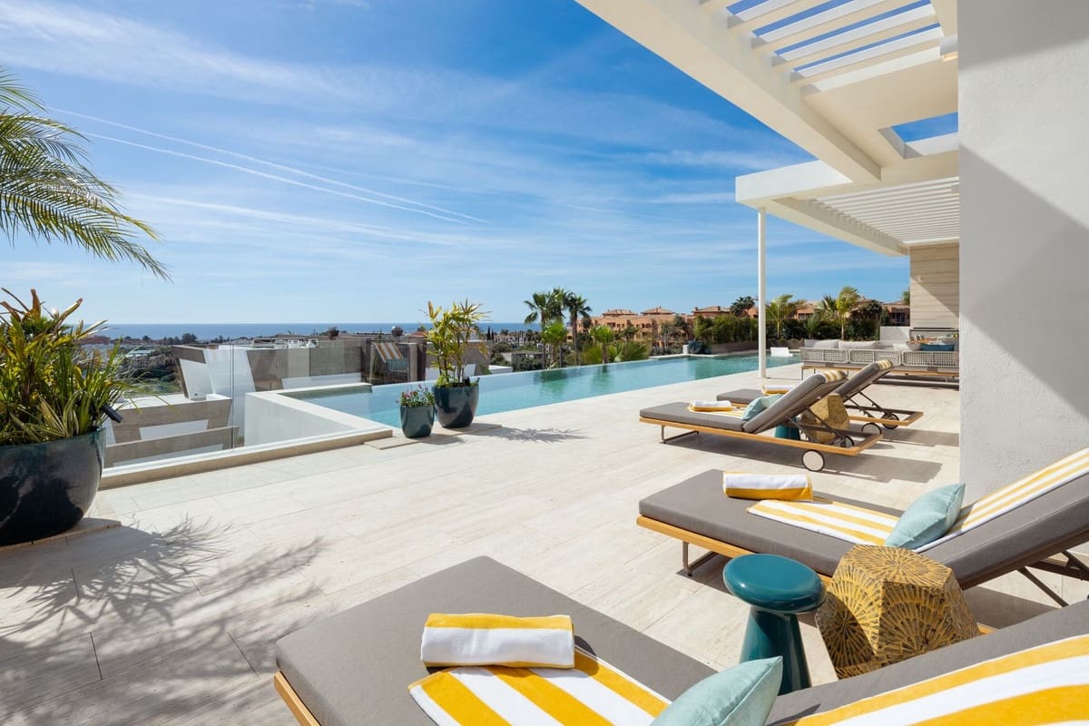 6 bedroom Villa for sale in Benahavis with pool - € 5,750,000 (Ref: 8979180)