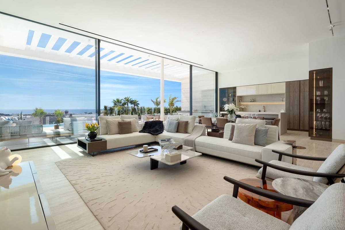 6 bedroom Villa for sale in Benahavis with pool - € 5,750,000 (Ref: 8979180)
