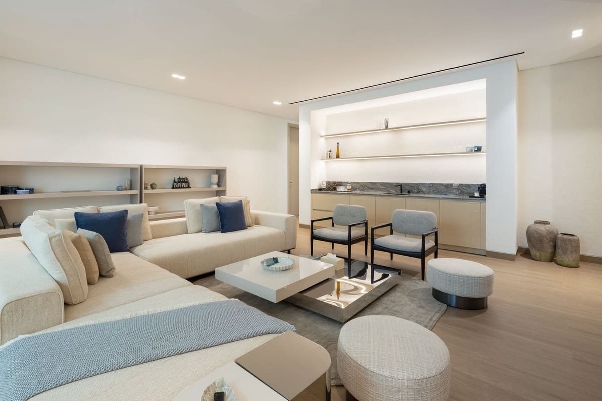 6 bedroom Villa for sale in Benahavis with pool - € 5,750,000 (Ref: 8979180)