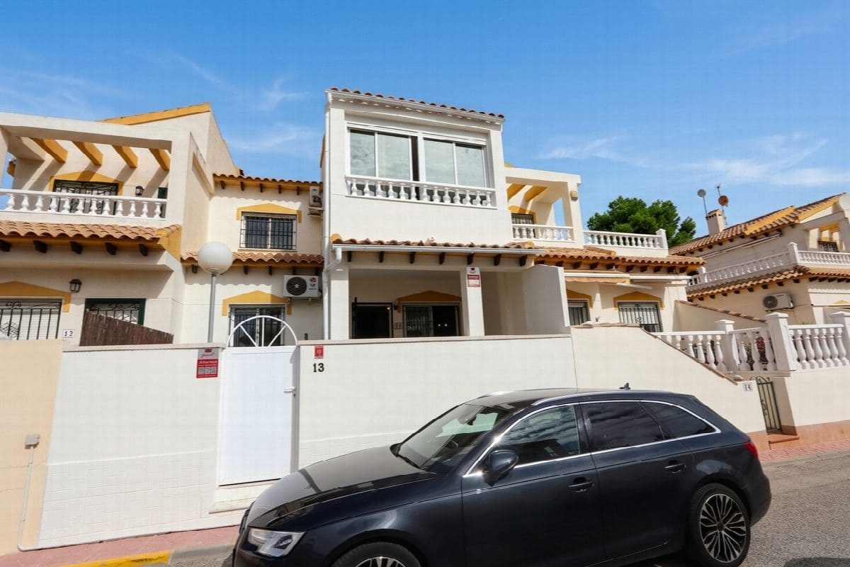 3 bedroom Villa for sale in Orihuela with pool - € 277,900 (Ref: 8979182)