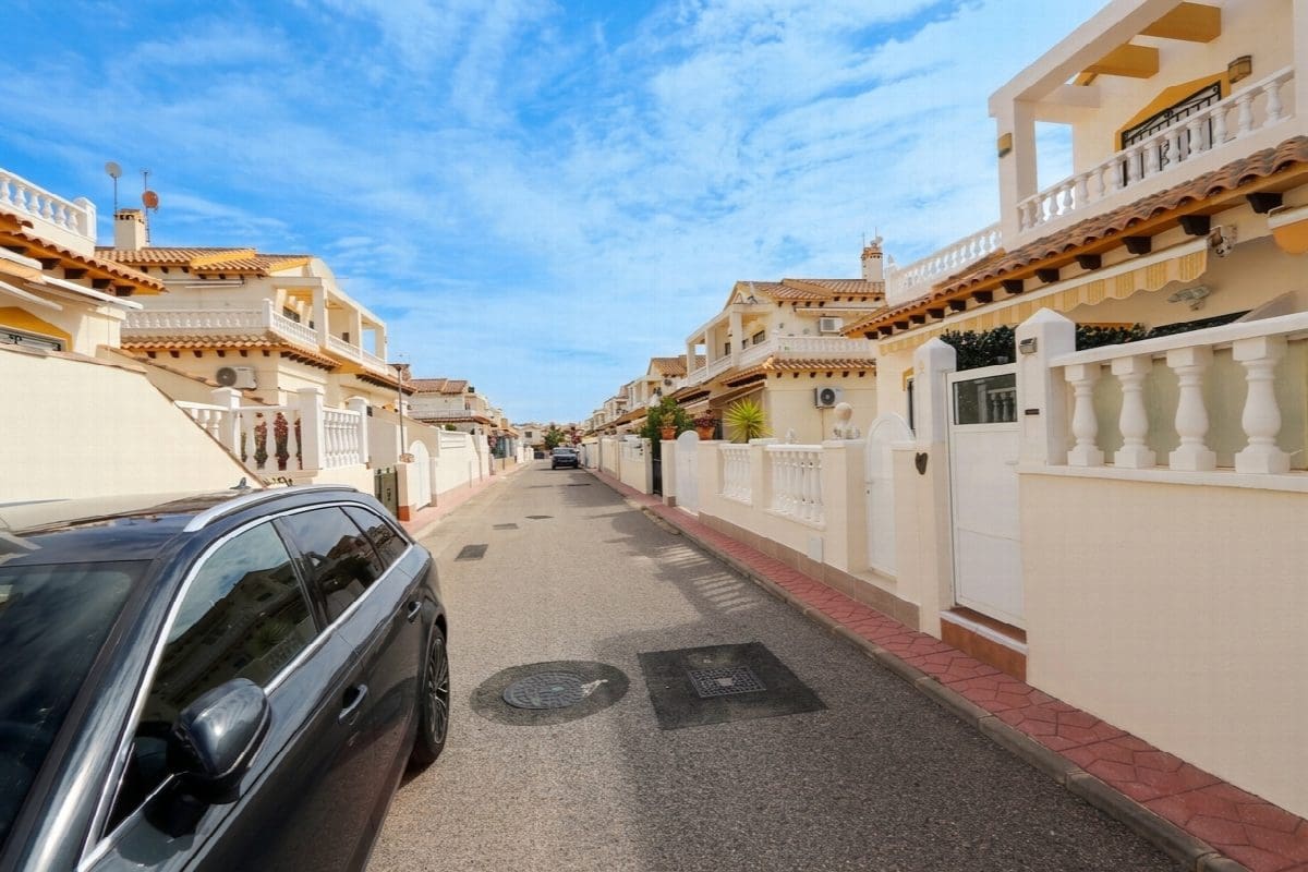 3 bedroom Villa for sale in Orihuela with pool - € 277,900 (Ref: 8979182)