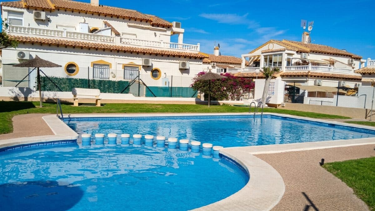 3 bedroom Villa for sale in Orihuela with pool - € 277,900 (Ref: 8979182)
