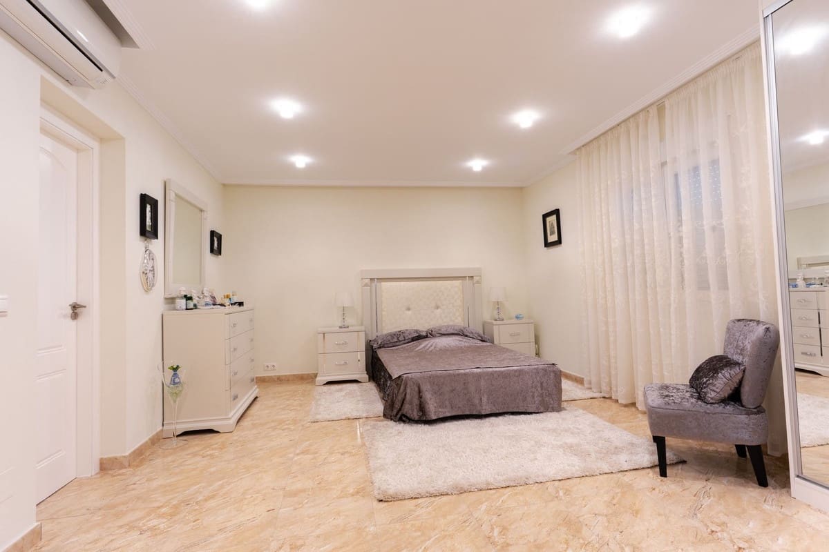 Chalet de 7 habitaciones en Los Balcones en venta con piscina garaje - 930.000 € (Ref: 8979183)