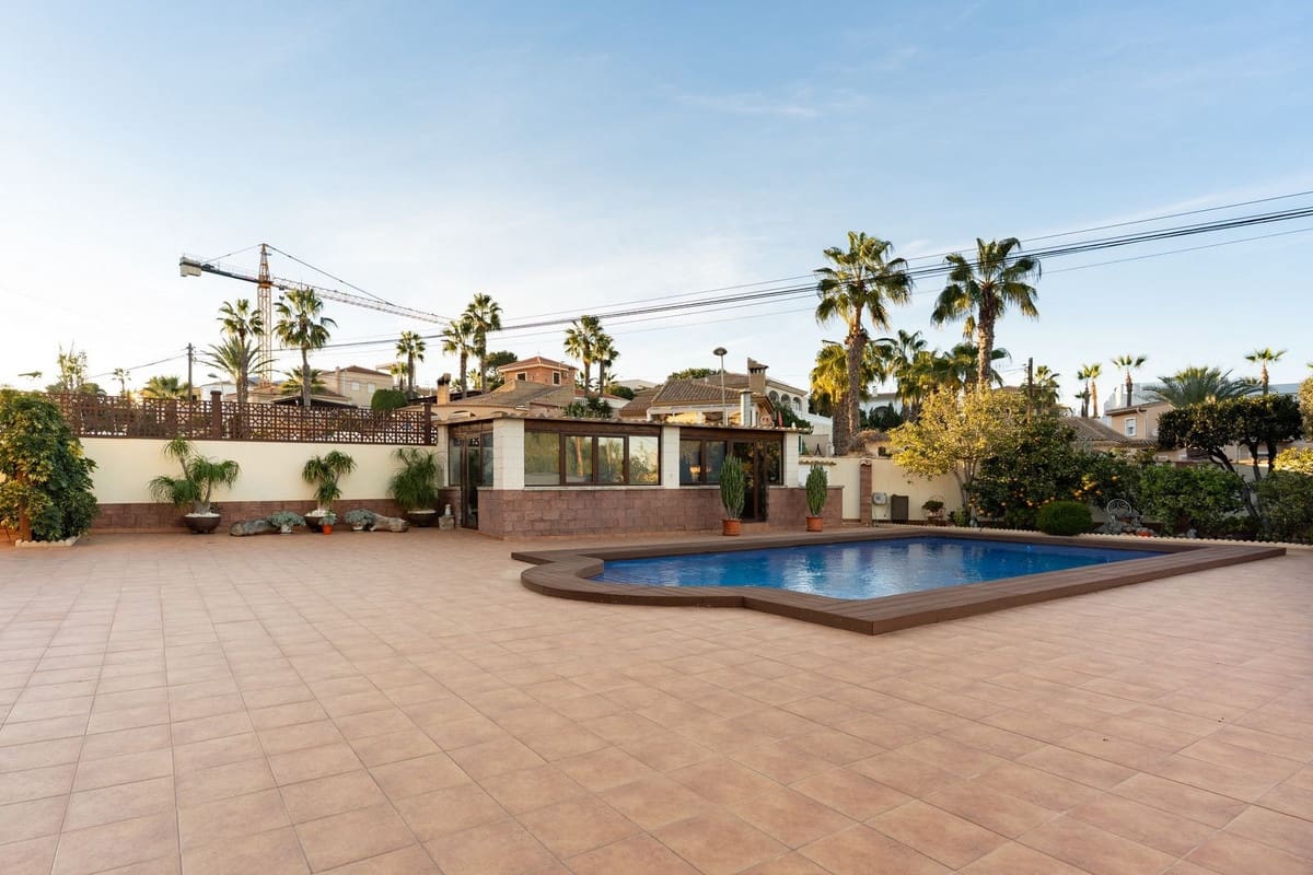 Chalet de 7 habitaciones en Los Balcones en venta con piscina garaje - 930.000 € (Ref: 8979183)