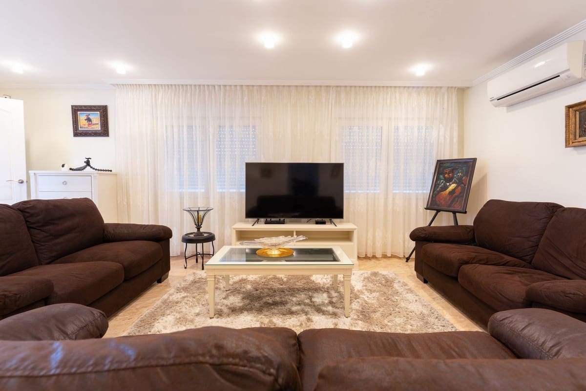 Chalet de 7 habitaciones en Los Balcones en venta con piscina garaje - 930.000 € (Ref: 8979183)