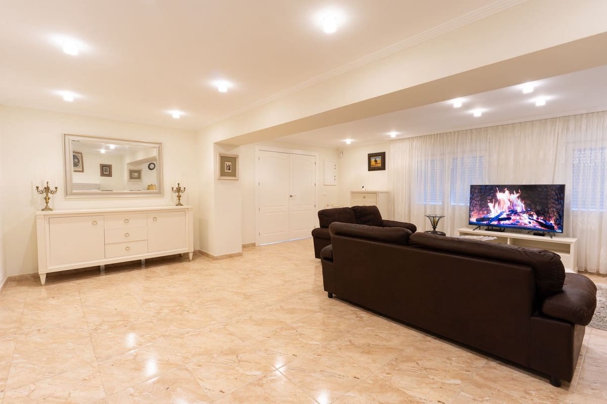 Chalet de 7 habitaciones en Los Balcones en venta con piscina garaje - 930.000 € (Ref: 8979183)
