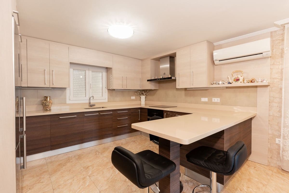 Chalet de 7 habitaciones en Los Balcones en venta con piscina garaje - 930.000 € (Ref: 8979183)