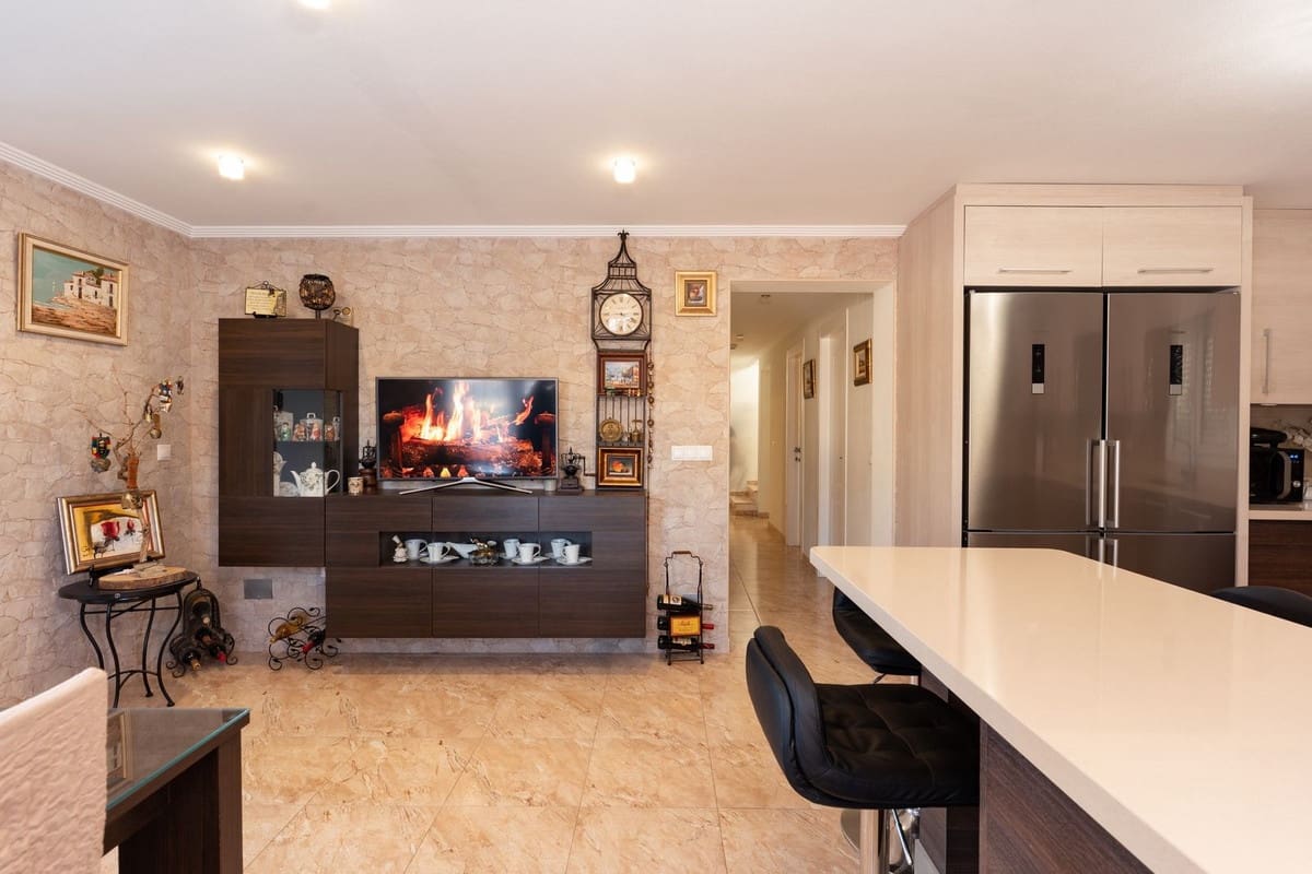Chalet de 7 habitaciones en Los Balcones en venta con piscina garaje - 930.000 € (Ref: 8979183)