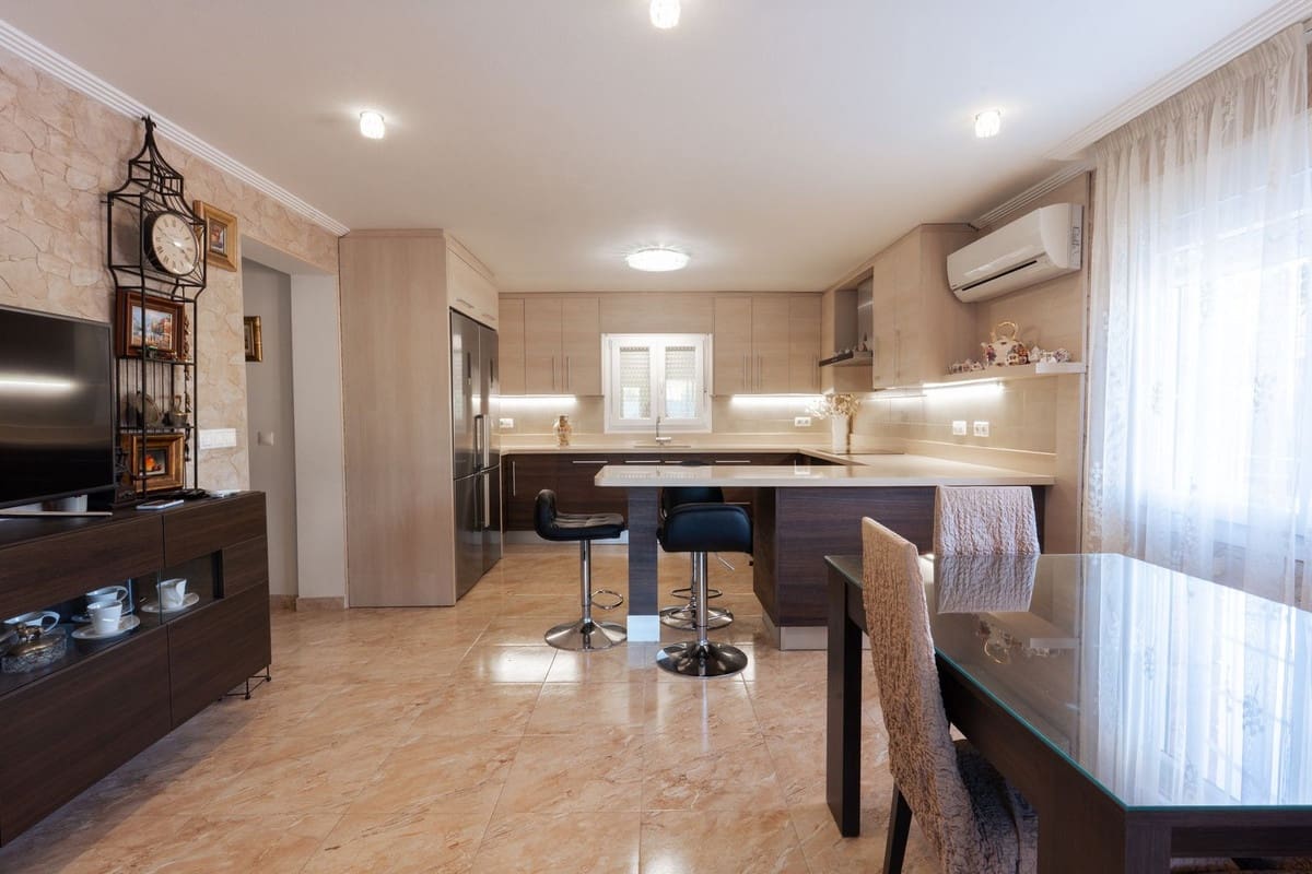 Chalet de 7 habitaciones en Los Balcones en venta con piscina garaje - 930.000 € (Ref: 8979183)