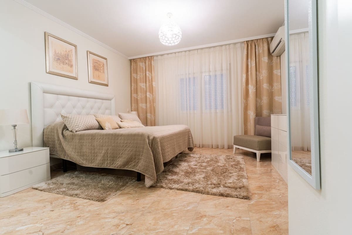 Chalet de 7 habitaciones en Los Balcones en venta con piscina garaje - 930.000 € (Ref: 8979183)