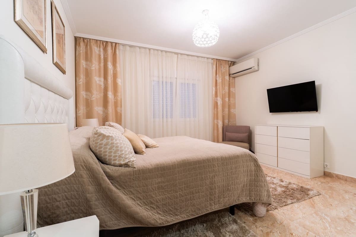 Chalet de 7 habitaciones en Los Balcones en venta con piscina garaje - 930.000 € (Ref: 8979183)