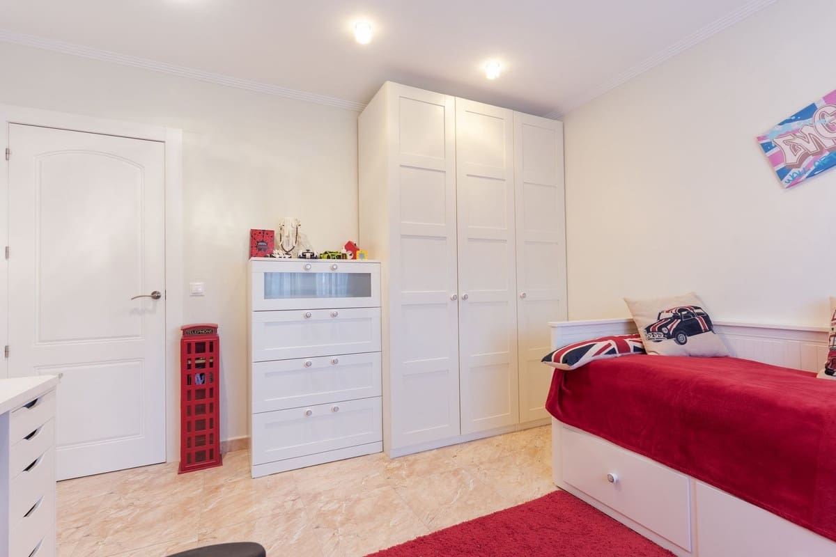 Chalet de 7 habitaciones en Los Balcones en venta con piscina garaje - 930.000 € (Ref: 8979183)